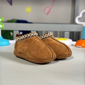 UGG Baby Tasman Crib Shoes Size 02/03 — Chestnut
